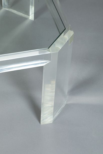 null Table basse plateau en verre, piétement en plexiglas
Hauteur : 35 cm
Longueur...