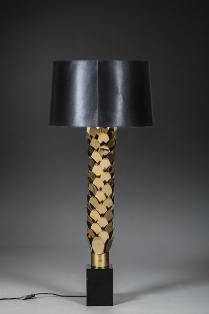 Lamp with lampshade, gilded metal shaft,...