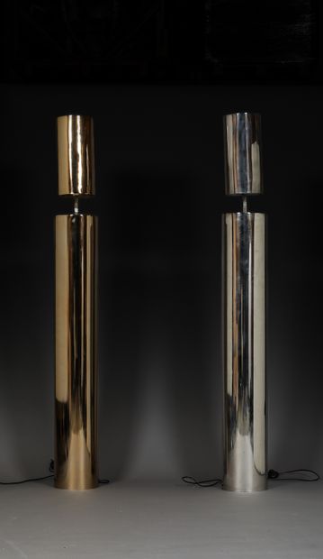 null Paire de Lampadaires en métal chromé
Hauteur : 168 cm