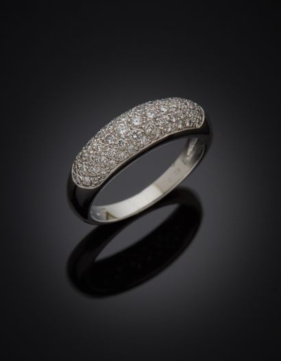 null BAGUE " jonc " en or gris (750‰) partiellement pavé de diamants taille brillant....