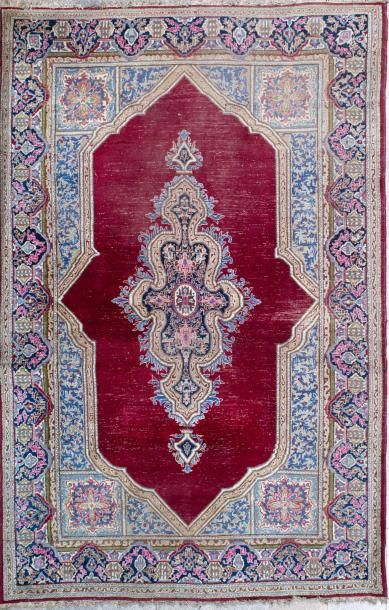null Important tapis KIRMAN-YEZD (Iran) Vers 1930 - à large médaillon central en...