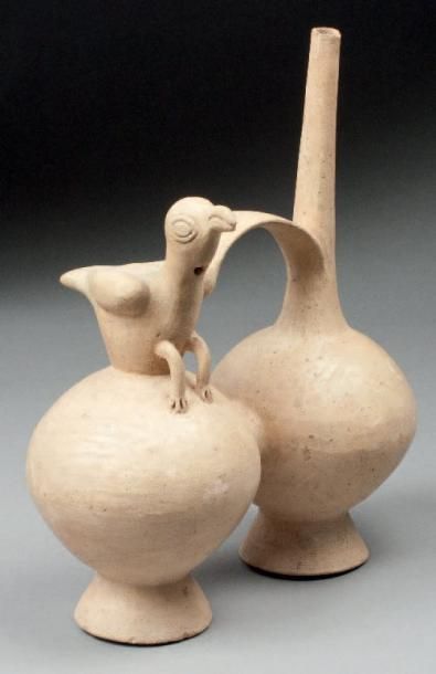 null VASE CHANTEUR À DOUBLE PANSE, l'une d'elle modelée en partie haute d'un oiseau...