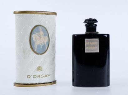 D'ORSAY «LE DANDY Flacon en verre de couleur noire, base de forme ovale. Bouchon...