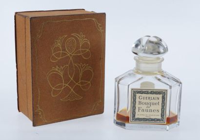 GUERLAIN «BOUQUET DE FAUNES» Flacon en cristal de Baccarat, modèle bouchon quadrilobé....