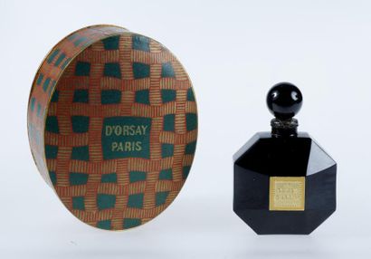 D'ORSAY «LE DANDY» Flacon en cristal noir, panse à découpe octogonale, à facettes....