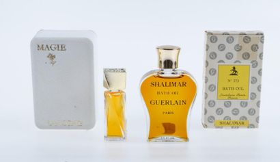 GUERLAIN «SHALIMAR BATH OIL» Flacon en verre modèle lyre incolore, bouchon doré,...