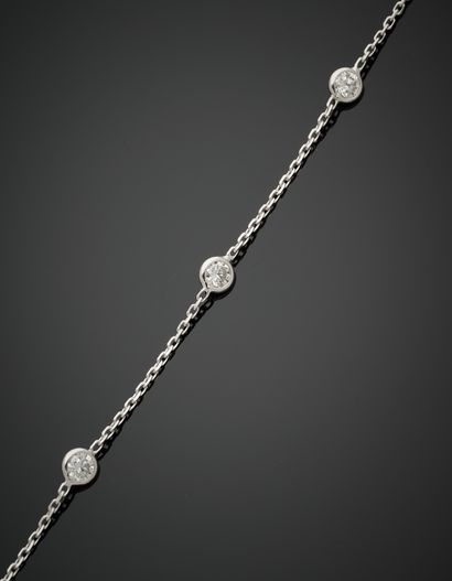 null BRACELET chaînette en or gris (750‰) serti de six diamants taille brillant....