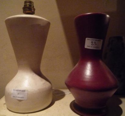 POL CHAMBOST (1906-1983) Paire de lampes géométrique en porcelaine blanche (H21cm)...