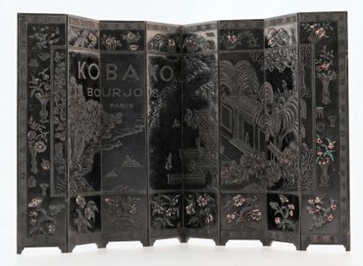 Bourjois «KOBAKO» Rare objet publicitaire, figurant un paravent chinois, de couleur...