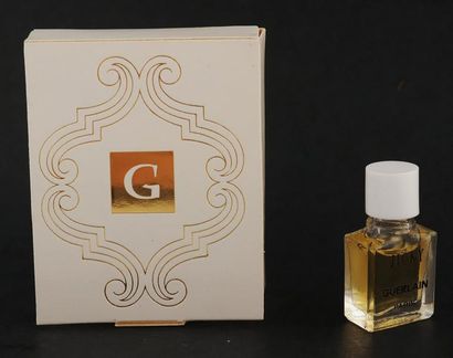 Guerlain "Jicky" Miniature série bouchon blanc. Titré sur une face en sérigraphie...