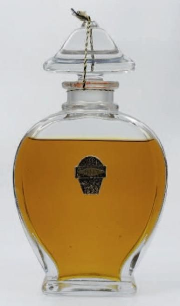 Guerlain «Guerlinade» Flacon en cristal de Baccarat, modèle «lyre». Etiquette titrée...