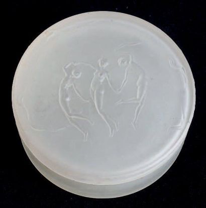 RENE LALIQUE D'ORSAY Boîte à poudre en verre de forme circulaire. Couvercle orné...