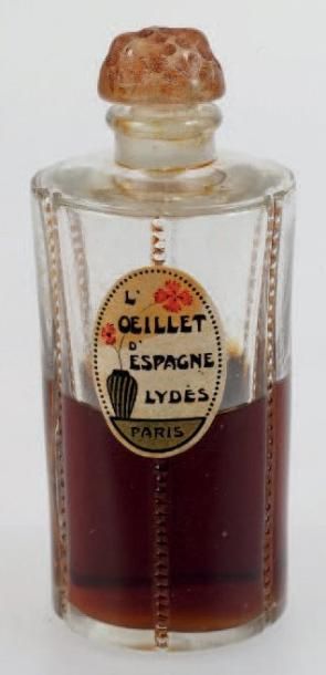 LYDÉS «L'oeillet d'Espagne» Flacon en verre à panse de forme cylindrique, polylobée....