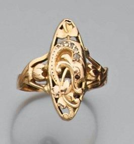 null BAGUE «marquise» en or jaune ajouré et ciselé à motifs de dragon fantastique,...