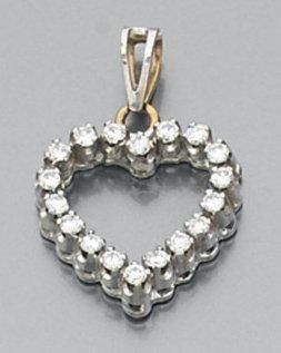 null PENDENTIF «coeur» en or gris ajouré serti de diamants taille brillant. Et sa...