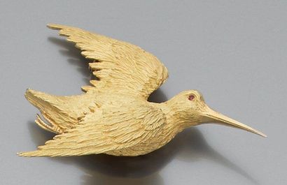 null CLIP DE CORSAGE «oiseau en plein vol» en or jaune ciselé et partiellement dépoli,...
