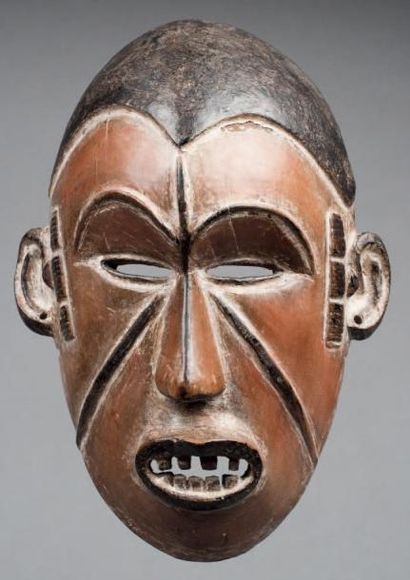 null MASQUE DE DANSE sculpté d'un beau visage expressif orné sur les joues de scarifications...