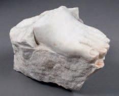 null FRAGMENT en marbre représentant un pied. Style de la Grèce antique 19cm