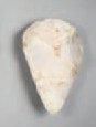 null PETIT BIFACE à patine blanche. Acheuléen ancien, Egypte. 12.5cm