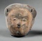 null TÊTE DE CONCUBINE en terre cuite grise Chine, époque Han, 206 avant - 220 après...