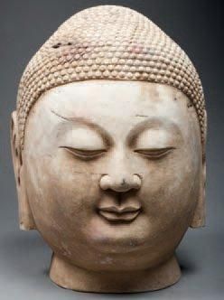 null TÊTE DE BOUDDHA, pierre sculptée, Epoque Tsing 1644-1911 après JC. 39cm