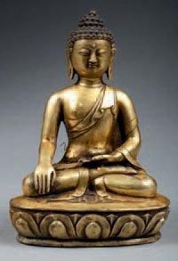 null BOUDDHA DE LA SAGESSE assis prenant la terre à témoin. Bronze doré. Tibet. ...