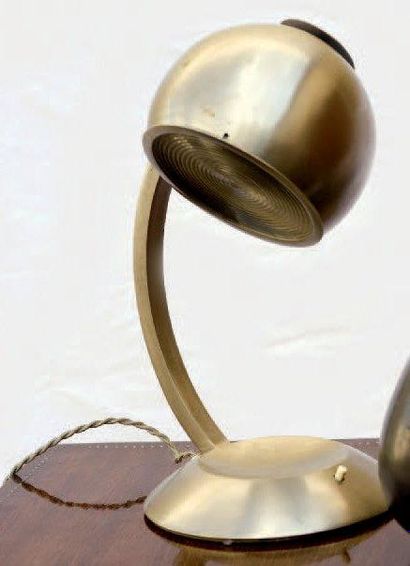 Jean Perzel (1892-1986) Lampe de bureau «dite de l'étudiant» en métal nickelé. La...