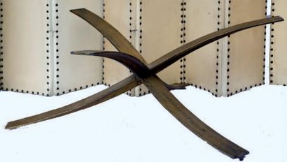 MICHEL MANGEMATIN, ROGER BRUNY Table basse en bronze composée de 3 lames sinusoïdales...