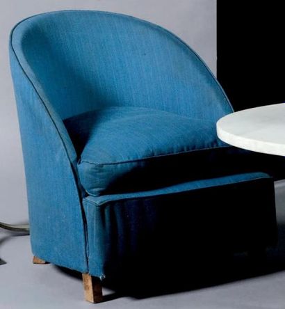 PAUL-DUPRE LAFON (1900-1971) Fauteuil à dossier incurvé se prolongeant sur accotoirs...