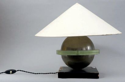 null Lampe Moderniste «Saturne» Composé d'une sphère en métal nickelé d'origine et...