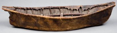 null Maquette de Canoe en bois, peau animale patinée par le temps et l'usage Umiak,...