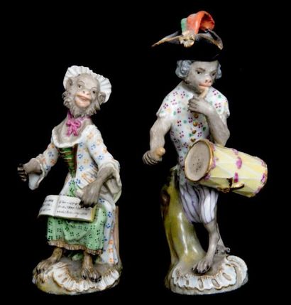 Allemagne Deux statuettes en porcelaine formant pendant faisant autrefois partie...