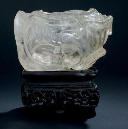 null COUPELLE FLORALE en cristal de roche Chine H:5 cm - L: 8,5 cm