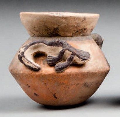 null Vase aux deux oiseaux. Terre cuite beige et brune. Chancay, Pérou, 900-1470...