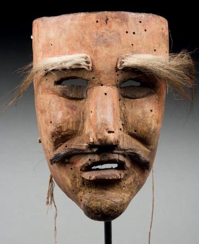 null Masque de danse, il présente le visage d'un conquistador. Bois, anciennes traces...
