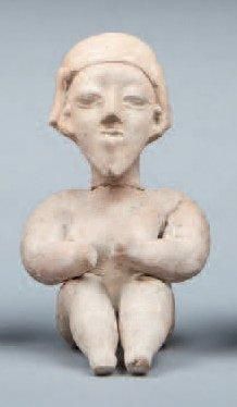 null Statuette féminine assise. Terre cuite beige et orangée, (cou et membres cassés...