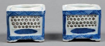 null Deux petits réceptacle en porcelaine blanc-bleu, Chine