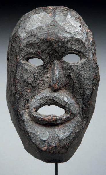 null Masque présentant un visage humain, Bois. Tribu Raï, Népal, XIXème 25,5cm