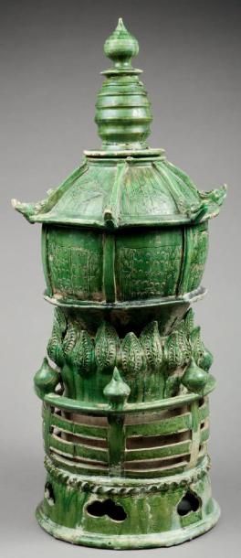 null Tour de guet en terre cuite à glaçure verte. Chine, époque Ming, XVIème. 66cm...