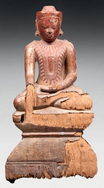 null Bouddha assis en virasana sur socle lotiforme. La main droite est en Bhumisparsha...