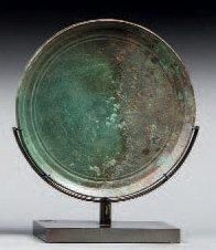 null Lot de deux Miroirs circulaires. Bronze à patine de fouille. Khmer. XIIème-XIIIème...