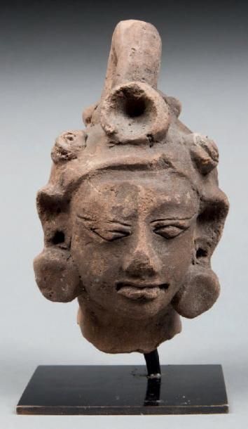 null Tête de princesse en terre cuite. Indonésie, Java. 16cm