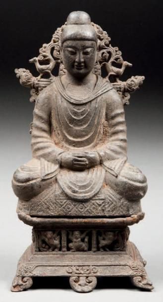 null Bouddha assis en DHYANAMUDRA (position de méditation) sur un trône de majesté....