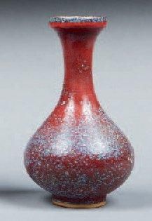 null Petit vase décor flammé, marque Tsing à la base. Porcelaine. Hauteur 19cm