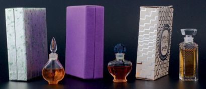 Guerlain Lot comprenant une miniature «Shalimar» dans son coffret de couleur violet,...