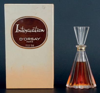 D'Orsay «INTOXICATION» Flacon panse rainurée, étiquette en bandeau titrée «Intoxication»....