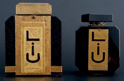 Guerlain «LIU» Flacon en verre opaque noir, modèle «Tabatière». Flacon Art déco....