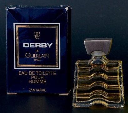 Guerlain «DERBY» Miniature homothétique, bouchon en métal argenté. + boîte. H: 5,2...