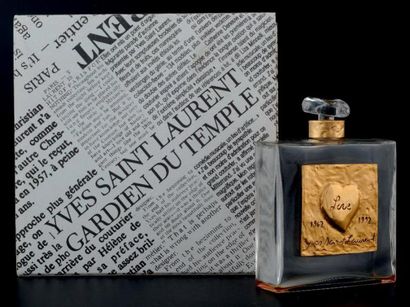 Yves Saint LAURENT «LOVE» Flacon édition limitée et numérotée, en verre, panse de...