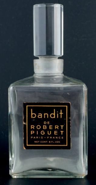 Robert Piguet «BANDIT» Flacon en verre panse à découpe carrée, étiquette titrée....